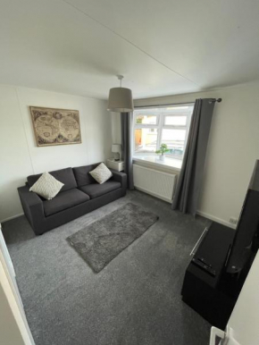 1-Bedroom Semi-detached Chalet in Uddingston, Glasgow